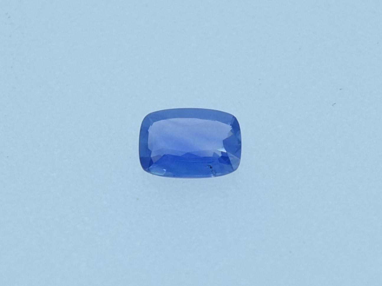 0.9 ct Natural Blue Sapphire