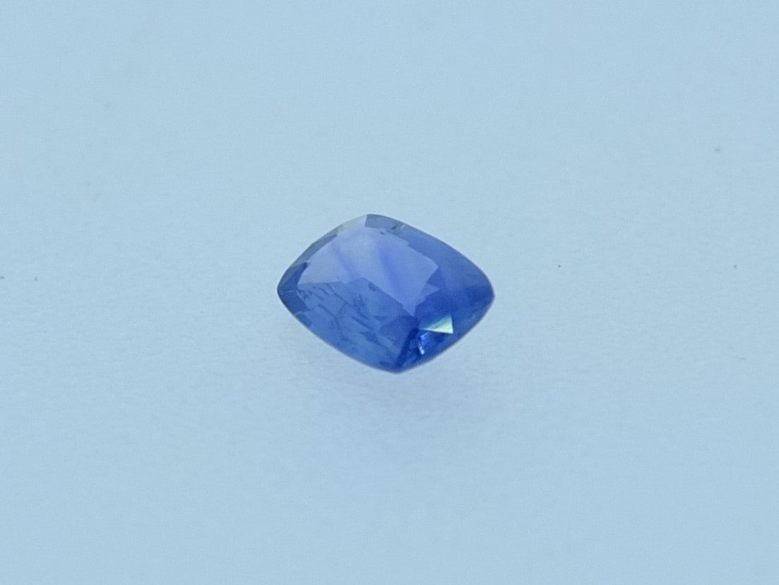 0.9 ct Natural Blue Sapphire