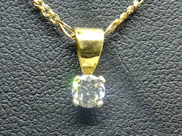 0.25 CT Diamond 18 CT gold necklace