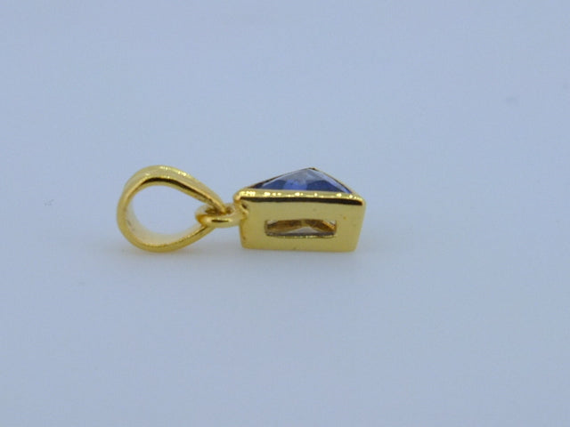 0.90 Ct Ceylon Blue Sapphire 18 CT Yellow gold pendant