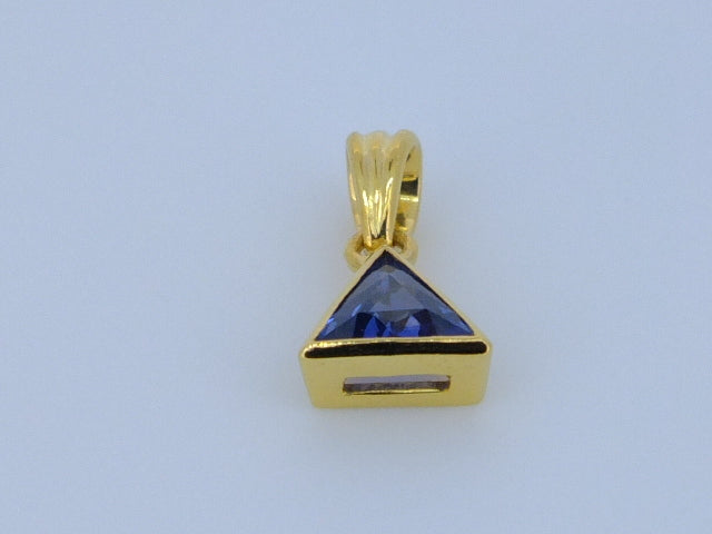 0.90 Ct Ceylon Blue Sapphire 18 CT Yellow gold pendant