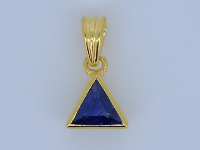 0.90 Ct Ceylon Blue Sapphire 18 CT Yellow gold pendant