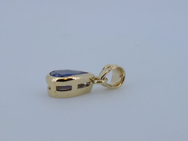 1.57 CT Ceylon Blue Sapphire 18 CT Yellow gold Pendant SOLD OUT