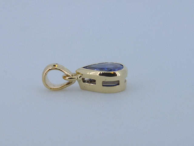 1.57 CT Ceylon Blue Sapphire 18 CT Yellow gold Pendant SOLD OUT