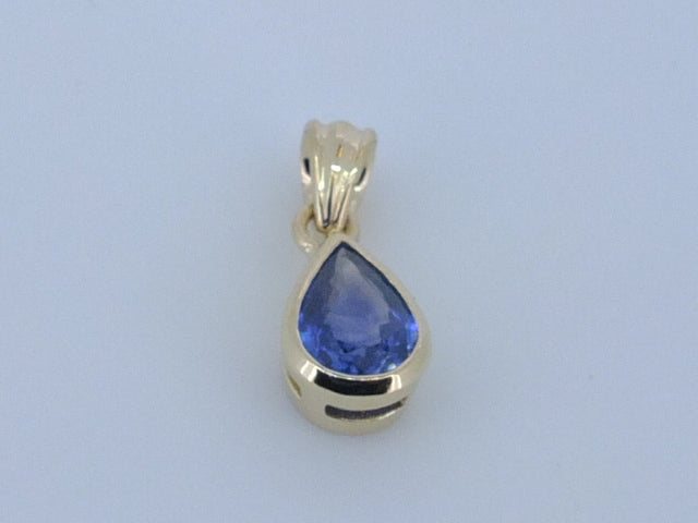 1.57 CT Ceylon Blue Sapphire 18 CT Yellow gold Pendant SOLD OUT