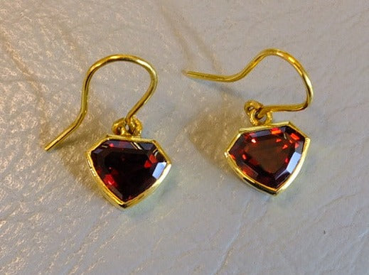 6.23 CT Red Garnet & 18 CT Gold Earrings