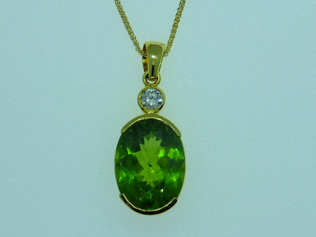 13.36 ct Peridot & Diamond Set in 18ct Gold Necklace