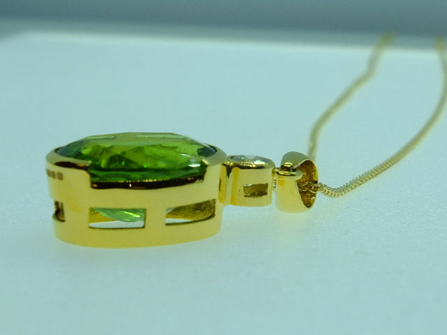 13.36 ct Peridot & Diamond Set in 18ct Gold Necklace