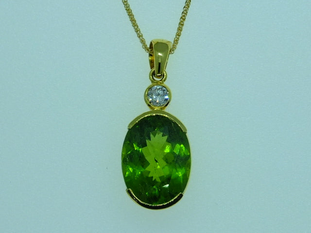 13.36 ct Peridot & Diamond Set in 18ct Gold Necklace