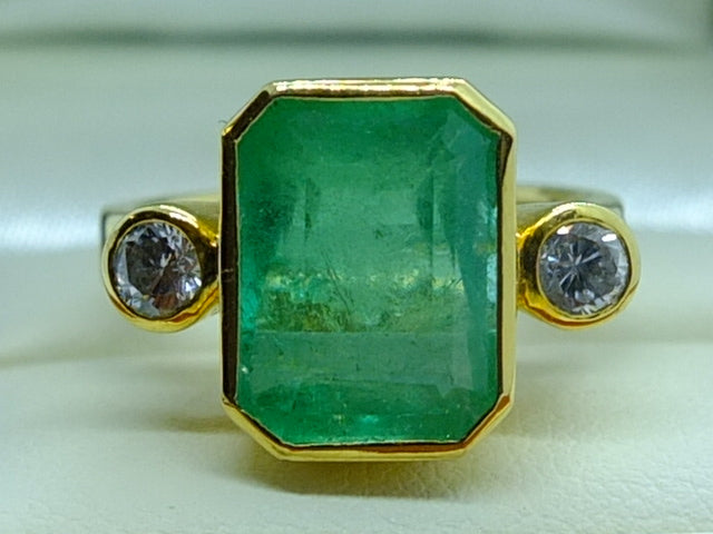 6.23 ct Colombian Emerald, Diamond and 18ct Gold Ring