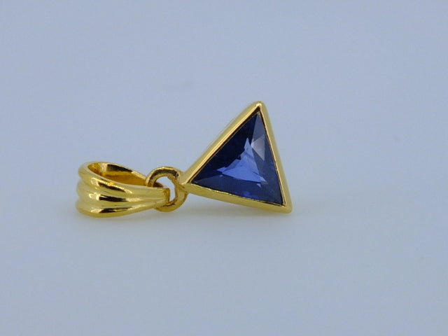 0.90 Ct Ceylon Blue Sapphire 18 CT Yellow gold pendant