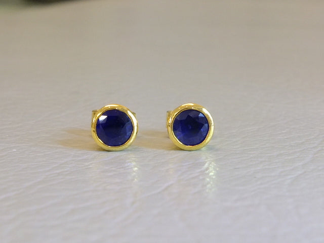 18ct Gold and Blue Sapphire Round Cut Earrings