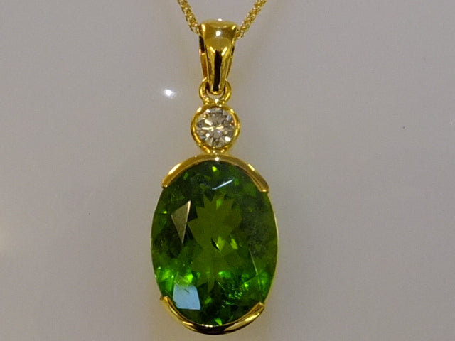 13.36 ct Peridot & Diamond Set in 18ct Gold Necklace